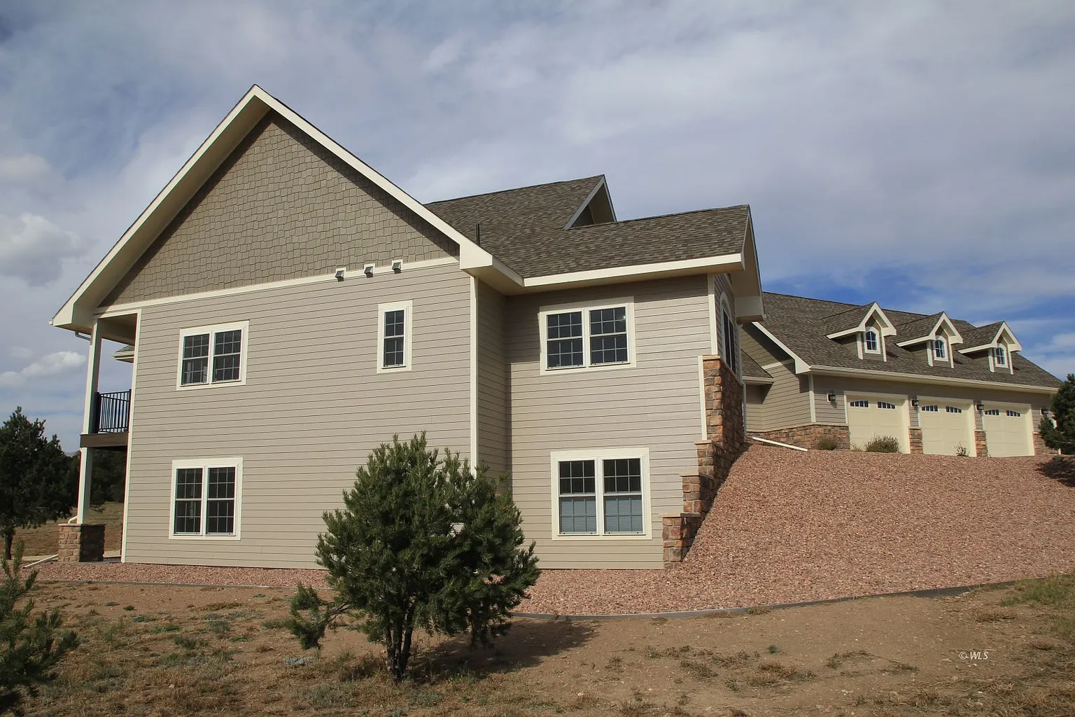 PL-Gable end of house